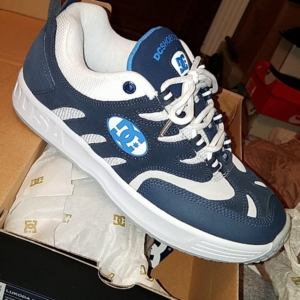 9.5 DC Lukoda bronze navy used